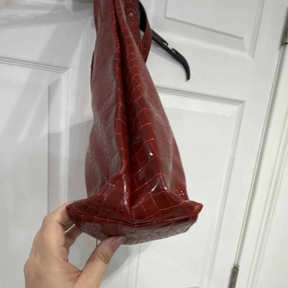 Red Crocodile Embossed Patent Tote Shoulder Bag Silver Hardware Lined Women